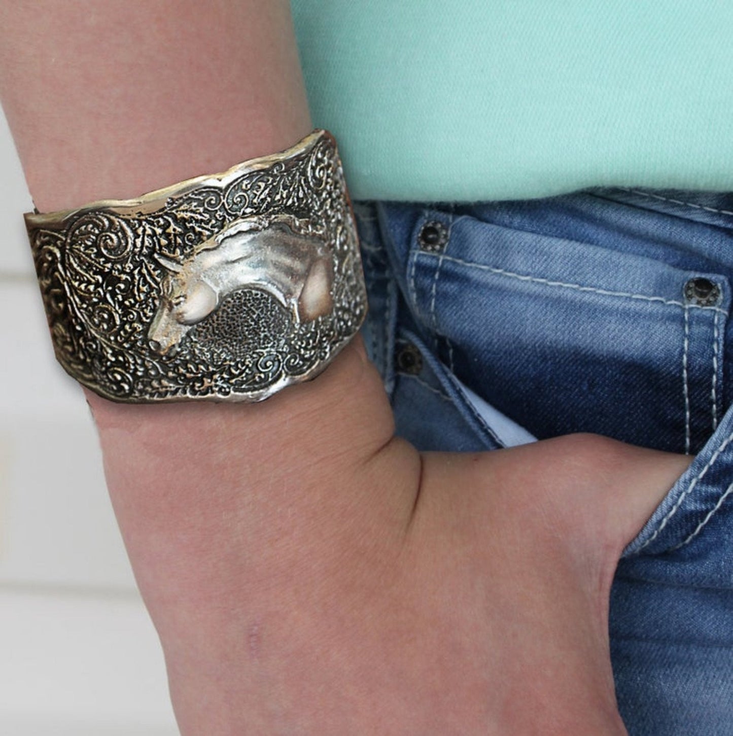 Arabian Head Oak Pattern Cuff