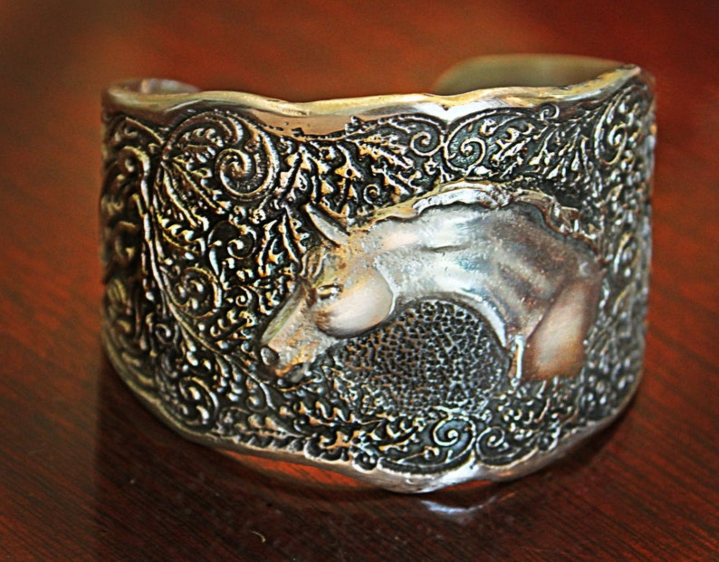 Arabian Head Oak Pattern Cuff