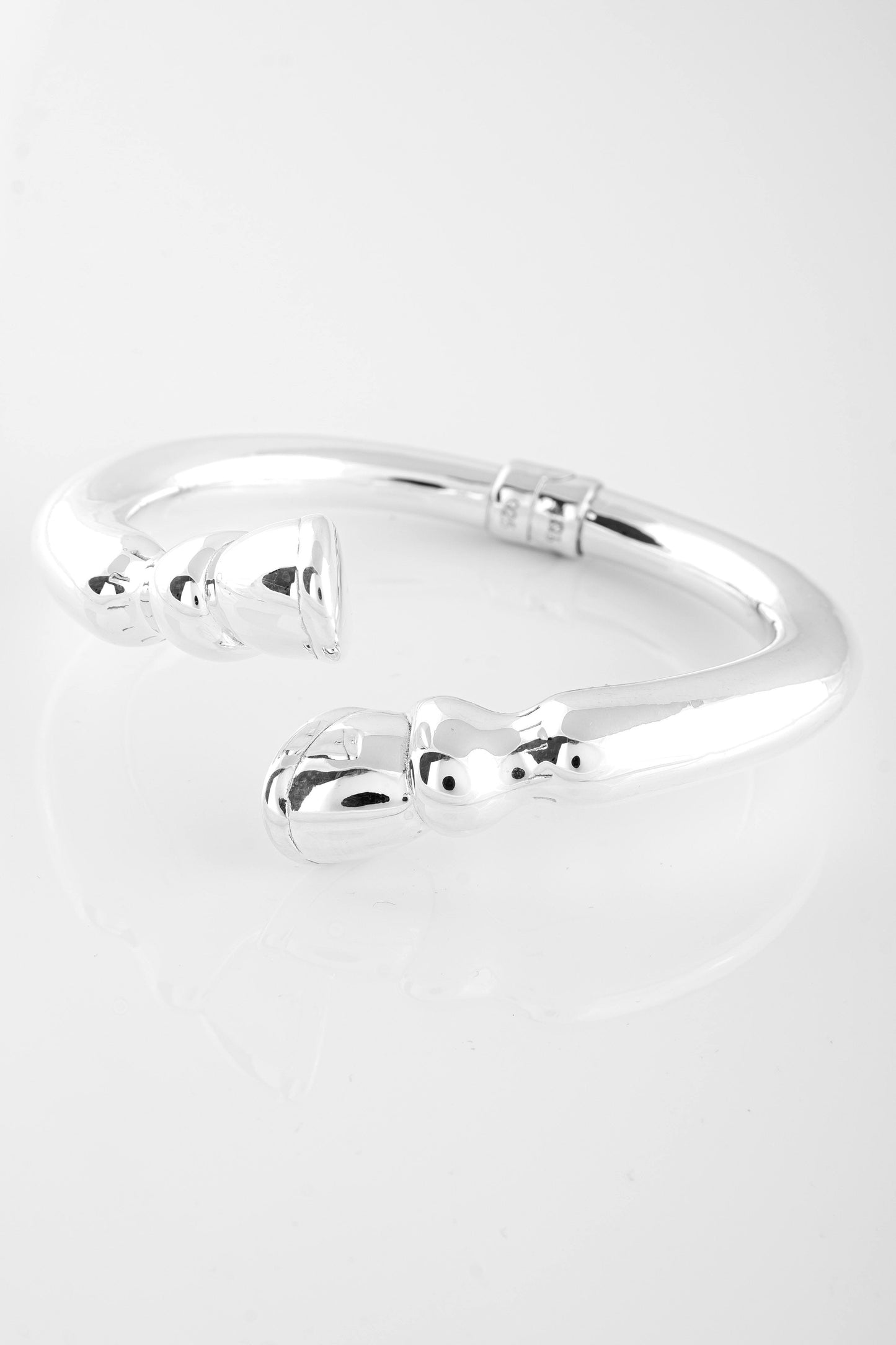 Hitchley & Harrow SS01 Silver Hooves Bangle