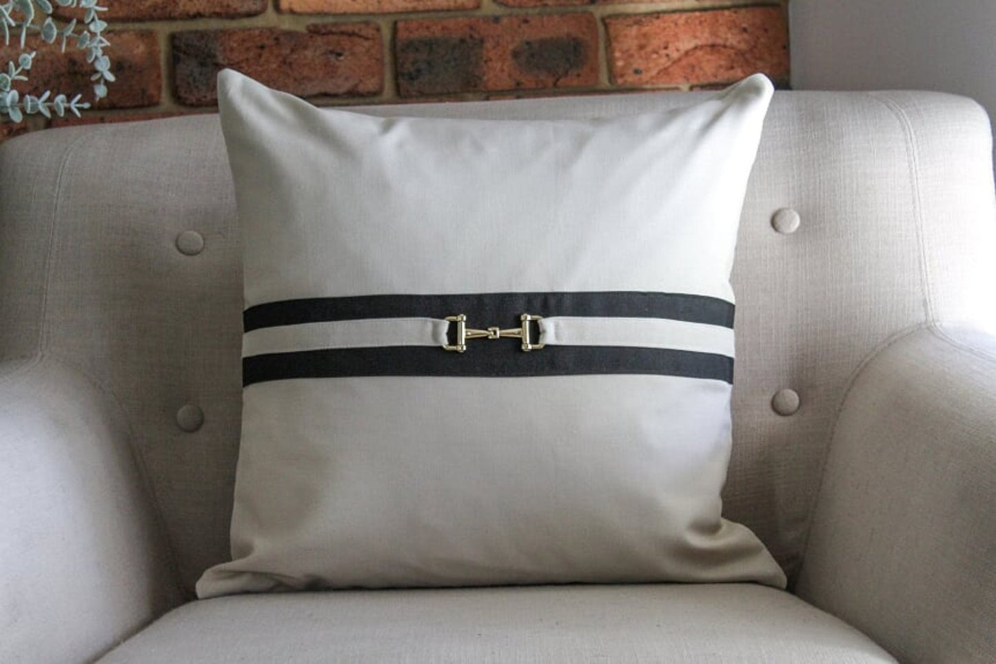 Snaffle Bit Cushion Black/Cream