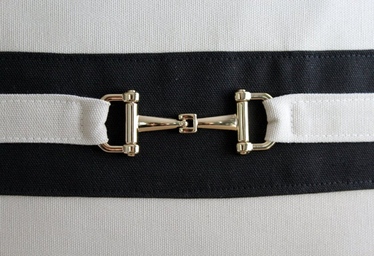 Snaffle Bit Cushion Black/Cream