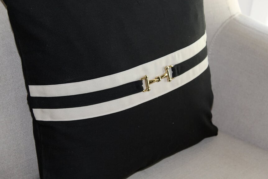 Snaffle Bit Cushion Black/Cream